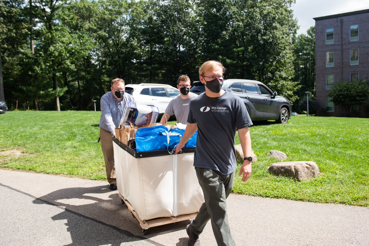 OlinCollege's tweet photo. Whoo-hoo! The Mighty Class of 2025 Has Arrived! Highlights from this week's Olin Move-In + Orientation 2021 --> https://t.co/Sfri4RRIyt #OurOlin #OlinBound https://t.co/g8KMqrgYWd
