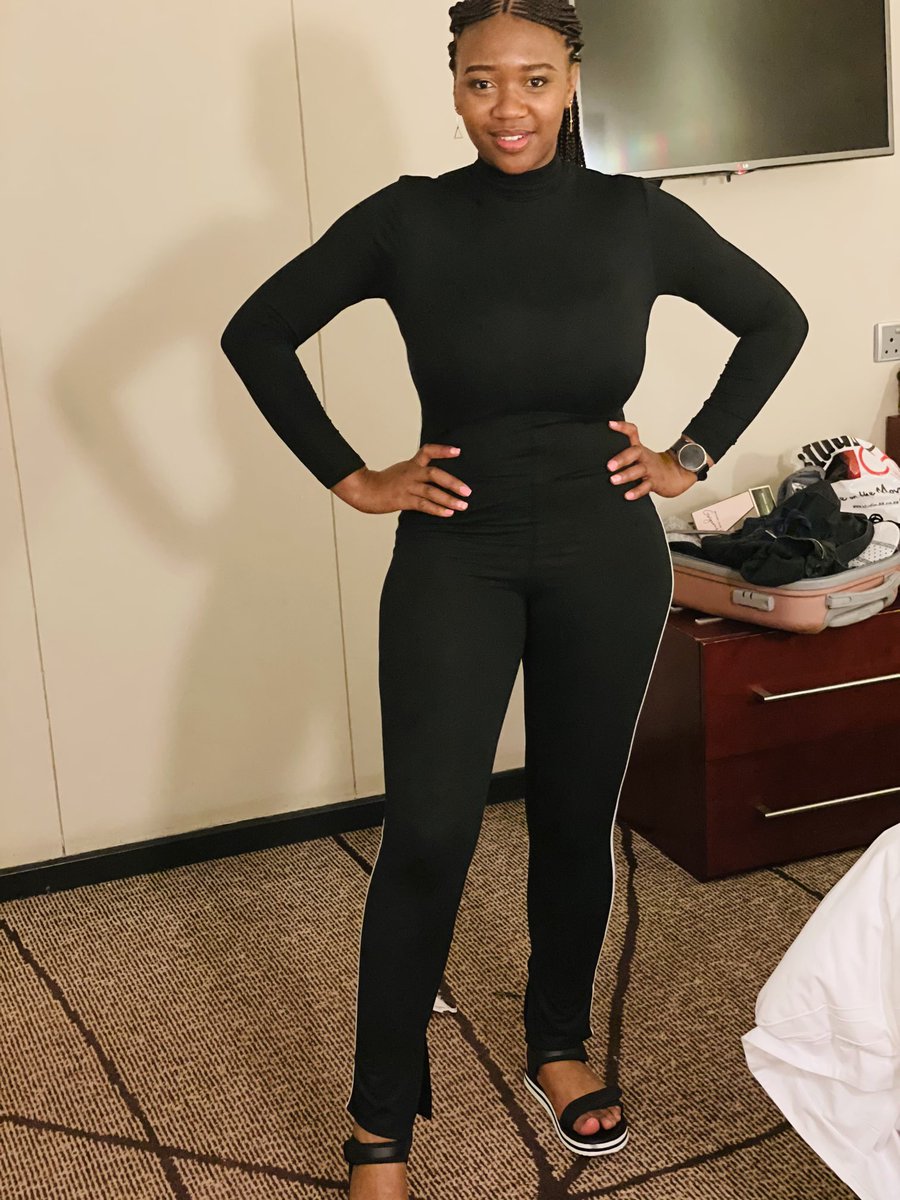 Sinoooo__'s tweet photo. This is my baby sister, she’s a 25 year old Vet Technician and she’s single. Ndicela umntu odikwe kudlala ofuna umntu aNdithinte. https://t.co/fZ8o7IjqG3
