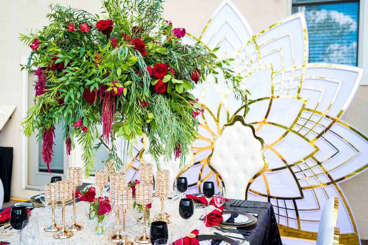 distinctep's tweet photo. Beautiful floral arrangements make any table setting that much more beautiful 😍. Our friends at Indelible Affairs always bring the 🔥 with their floral designs at our events! https://t.co/DUES468u7n