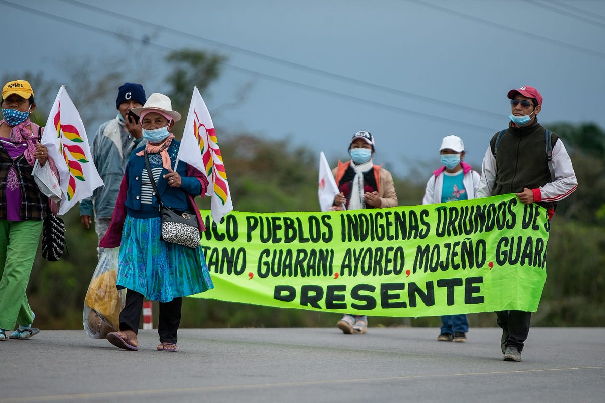 grupoeldeber's tweet photo. Tercer día de marcha de los indígenas del oriente boliviano hacia #SantaCruBO, que exigen al Gobierno central la autodeterminación de su territorio y la lucha contra los avasallamientos
Fotos: EL DEBER https://t.co/wguASFn6NV