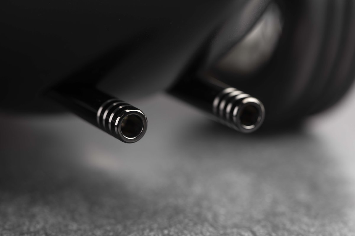 cotedesmontres's tweet image. #TimeFastD8 #LN_EP01: @labelnoirdesign meets @L_Epee_1839…
A staggering table clock took shape: a sleek single seater with a roaring engine. Instead of pistons, sumps and cylinder heads, it has countless cogs to power the manual wind 1855 MHD calibre.
lacotedesmontres.com/12733en