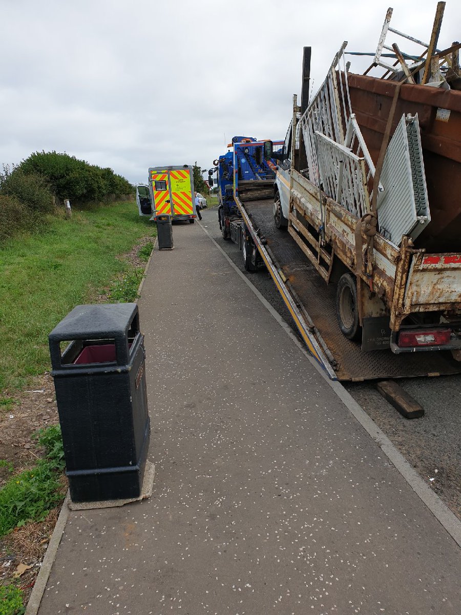 PSOSRoads's tweet photo. Earlier today #JDivRP were out with @DVSAEnforcement near to Thistly Cross in Dunbar.
Of the 25 vehicles stopped, 11 were issued immediate prohibitions and 8 issued with delayed prohibitions for dangerous defects.
Is your vehicle fit for the road?
#RoadSafe https://t.co/NaqmhhKN90