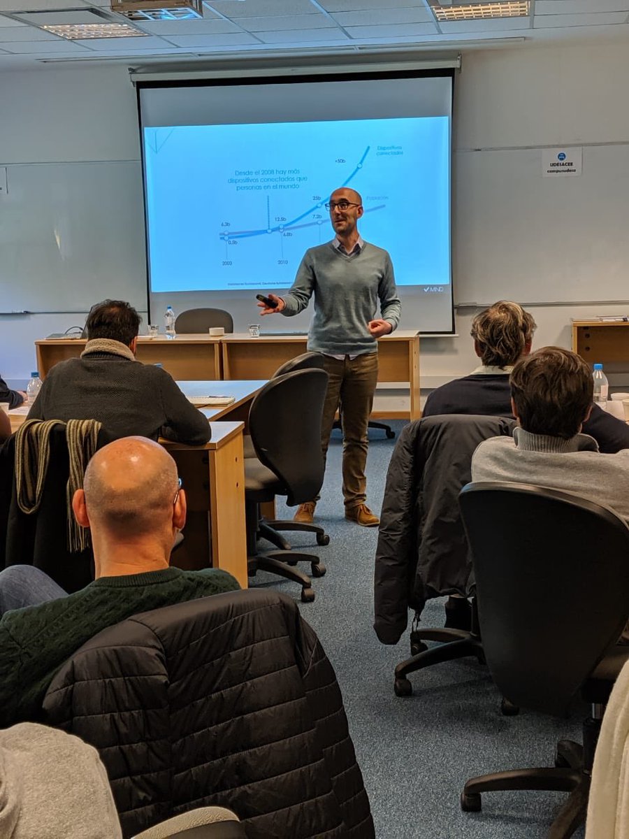 UdesaMind's tweet image. Desde 2008 hay más dispositivos conectados que personas en el mundo. Alejandro Repetto @ajmrepetto en su clase de #IoT #MIND12 #Viernes