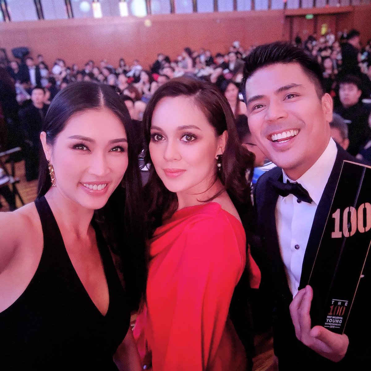 Amber Chia (@amberchia) on Twitter photo Congratulations to my dear friends @FashaSandha <a href="/awalashaari/">Awal Ashaari</a> <a href="/NelydiaSenrose/">Nelydia Senrose</a> for receiving #100MIYE2019 award!
Happy for all of you! πππ Congratulations to my dear friends @FashaSandha <a href="/awalashaari/">Awal Ashaari</a> <a href="/NelydiaSenrose/">Nelydia Senrose</a> for receiving #100MIYE2019 award!
Happy for all of you! πππ
