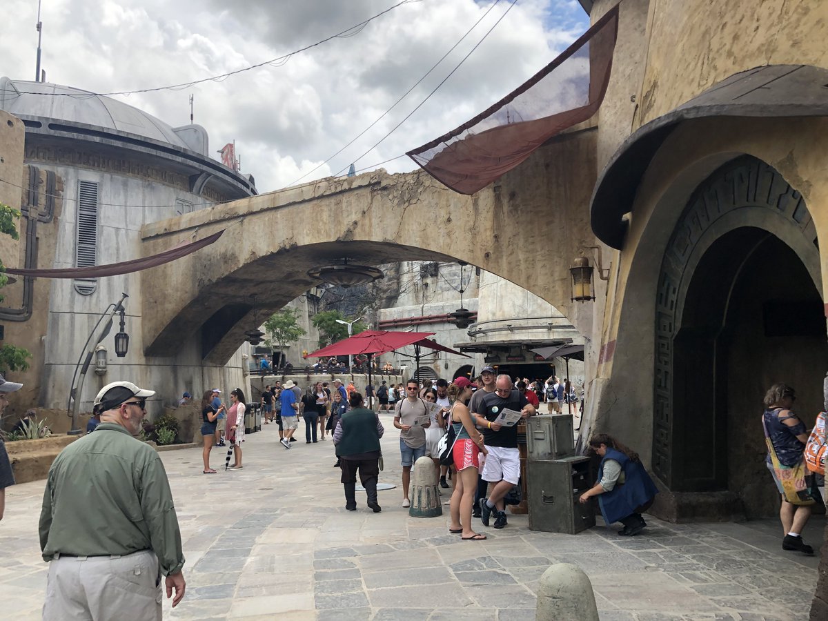 TheDIS's tweet image. Soaking it all in - while being watched! #HollywoodStudios #GalaxysEdge #WDW