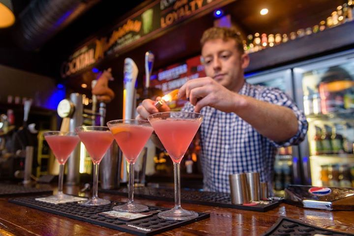 Around The World Bar 🐝 tweet media