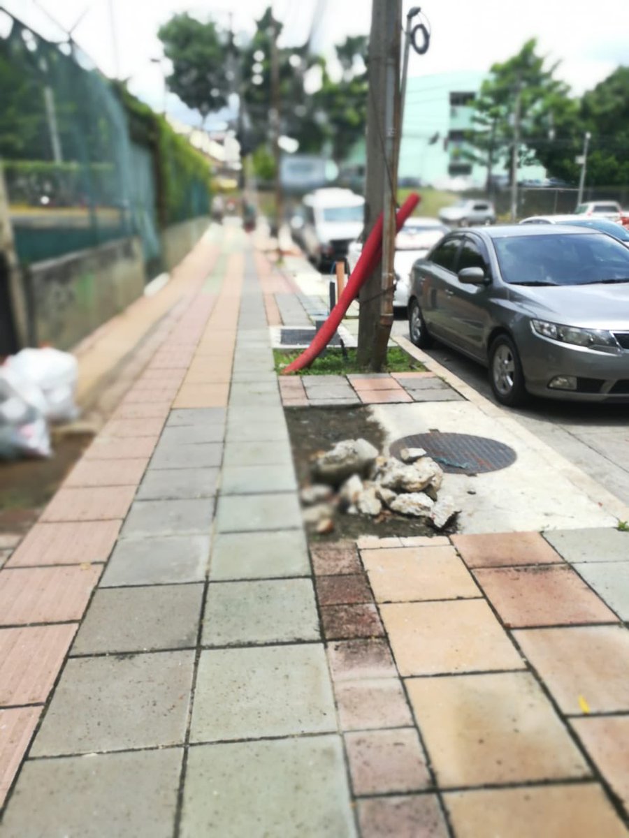 Natpadc's tweet photo. Hay jardines sin terminar, piso sin poner, espacios incompletos y así pretenden dejar la vía argentina! Por favor ver esto! Es importante @JCBellaVista @tvnnoticias @panamamunicipio @cusa_panama https://t.co/Bpmq403fGS