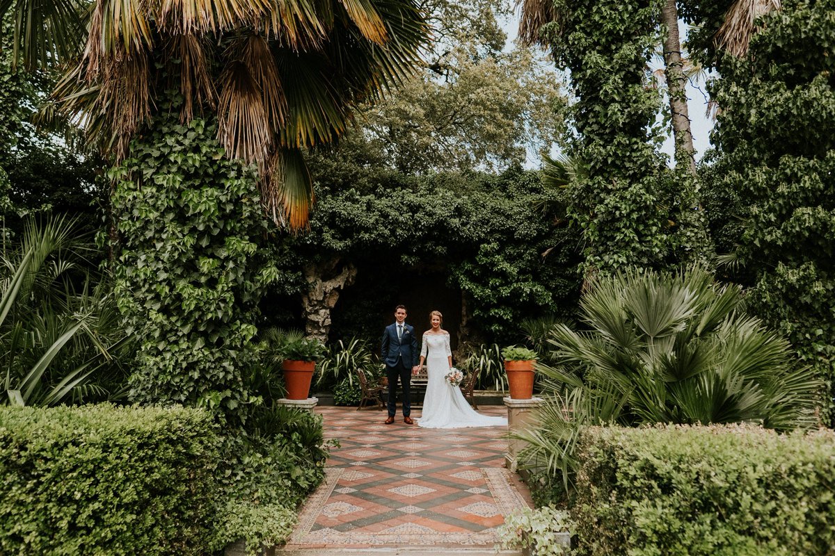 A wedding during the summer months at Hampton Court House is a truly magical experience, here are some shots of a recent wedding perfectly captured by @joannanicolephotography. Wonderful. For all enquiries please contact us on: 0208 614 0860 fengarievents.com/hampton-court-…