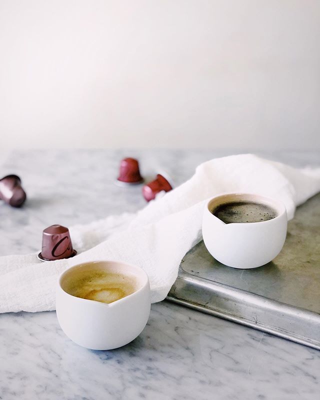 Me encanta <a href="/nespresso/">Nespresso Global</a>.cl porque no solo tienen un café delicioso (Colombia es uno de mis favoritos) si no que además tienen una línea de tacitas y mugs y mil cositas lindas para tomarlo ✨ El otro día me llegaron estas tacitas de cerámica y de verdad … ift.tt/2KmZTM1