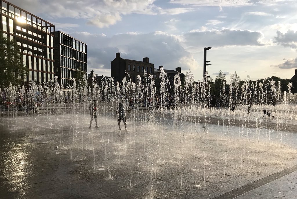 Fountains &amp; sunshine <a href="/kingscrossN1C/">King's Cross, N1C</a>