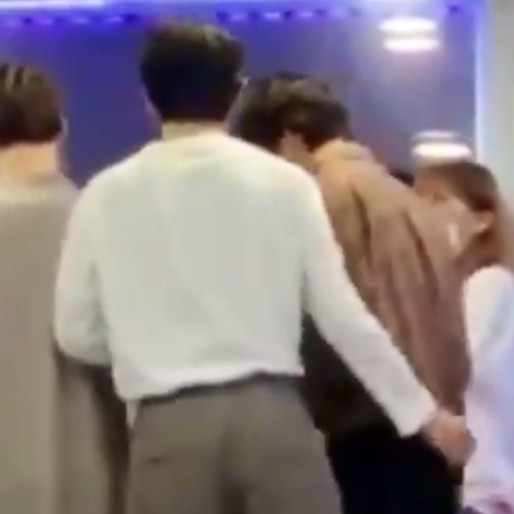 Kim Taehyung, baby no one have the guts to take your boyfriend away from you.. uhmm, i know his waist is tiny but people are watching #taekook  #taehyung  #jungkook 