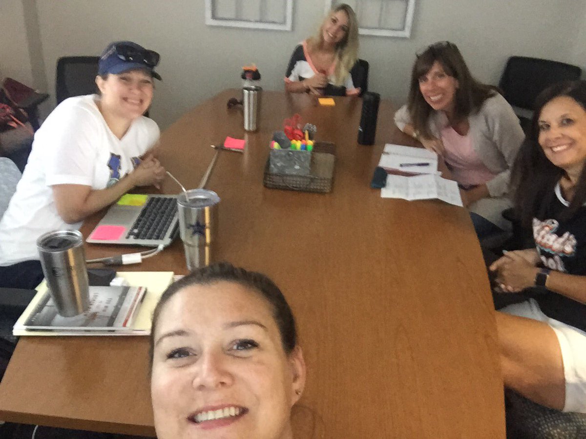 Amy_Louise3G's tweet photo. Starting our Friday off with my favorite people!!! @MrsBrubaker @mruneberg2 @Ktijerina22 @Ms_LWhitmire Collaborating, Planning, & Creating for the 19-20 year! #WalkerPoolsidePD #Walstars #Fierce5th https://t.co/3UpaXgc3pQ