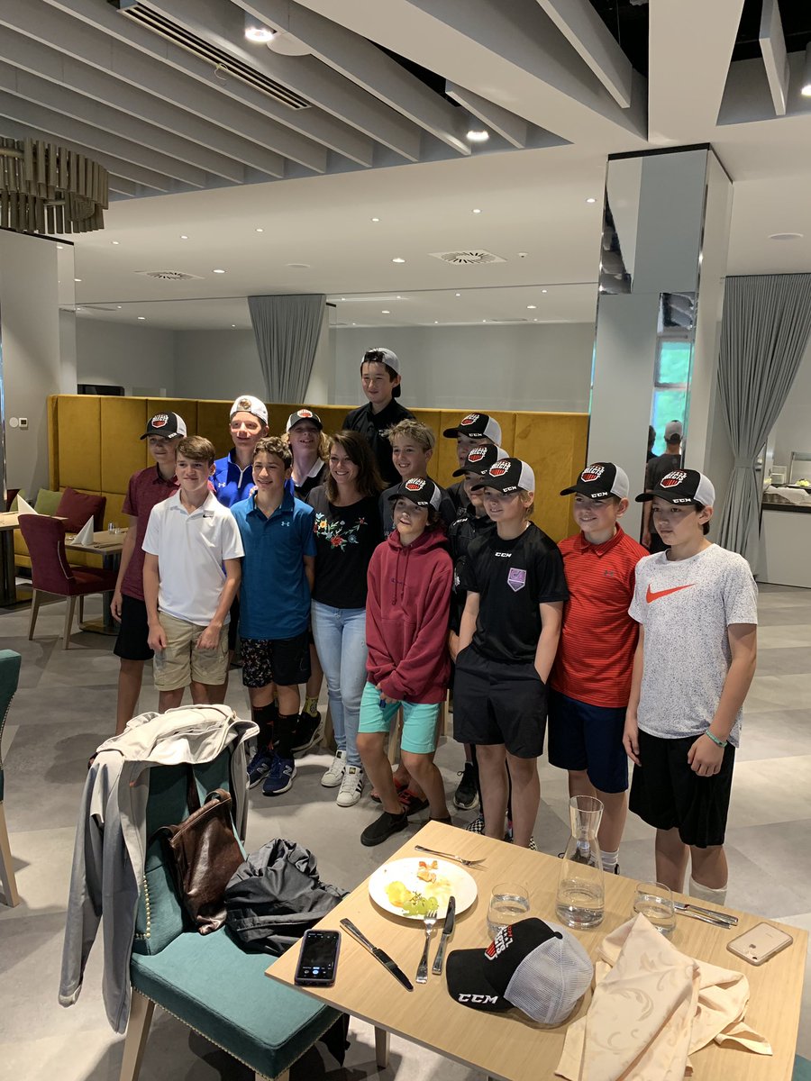 prospects06's tweet photo. The team presenting Monika with a thank you gift for her amazing hospitality this week in Bled. 

#HockeyHoliday 
#FirstClass 
@200x85 https://t.co/wJzQ6DTy8D
