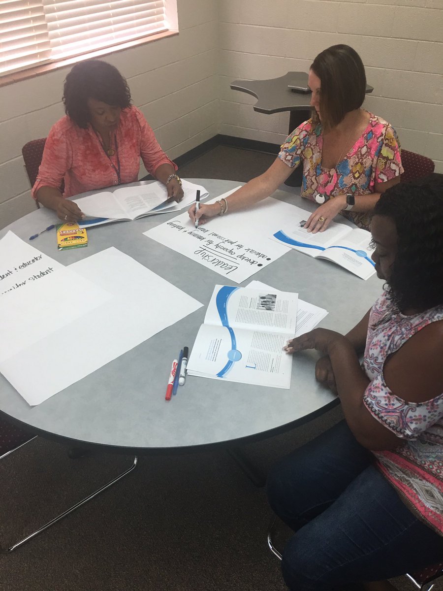 Lori Taylor tweet media