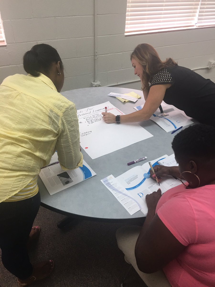 Lori Taylor tweet media