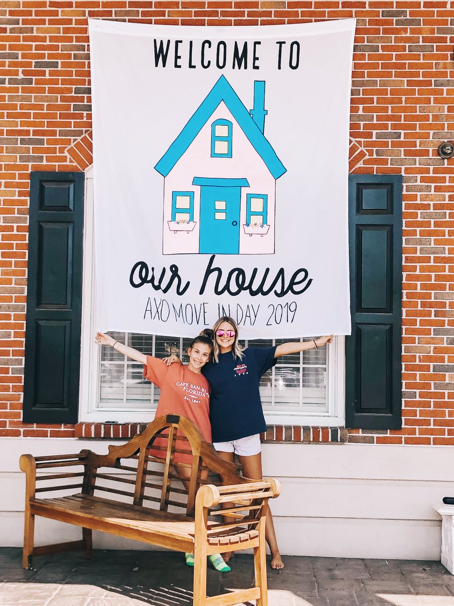 AlphaChiOmegaHQ's tweet image. MOVE IN DAY! 😍

Can't wait for all our sisters to start reuniting! Reply with you best packing tips for sisters moving in!👇

📸: @OU_AXO | #AXOisHome