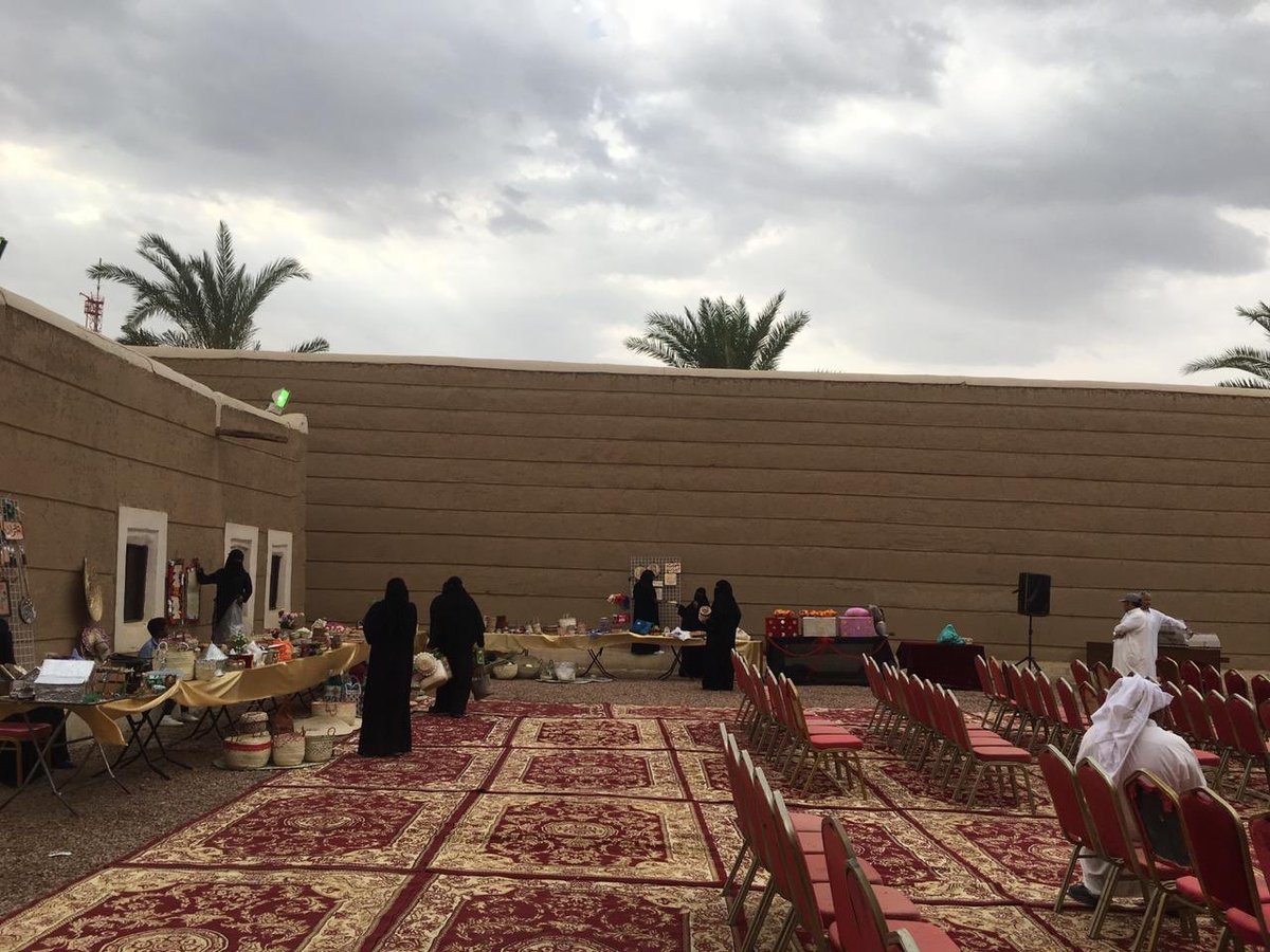 SHP_NAJ's tweet photo. تجهيز فالية الابداع في مركز الابداع الحرفي بقصر أبا السعود 
اليوم وغداً 
من الساعة الخامسة الى العاشرة ليلاً 
والله يحييكم https://t.co/Dy3L0SlUZa
