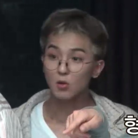 저화질의 송민호 tweet media
