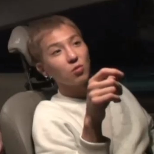 저화질의 송민호 tweet media