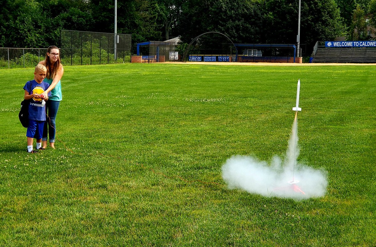 CWC_SEP's tweet image. Launching rockets on the last day of Science camp. #summerenrichment