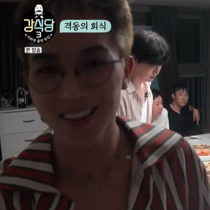 저화질의 송민호 tweet media