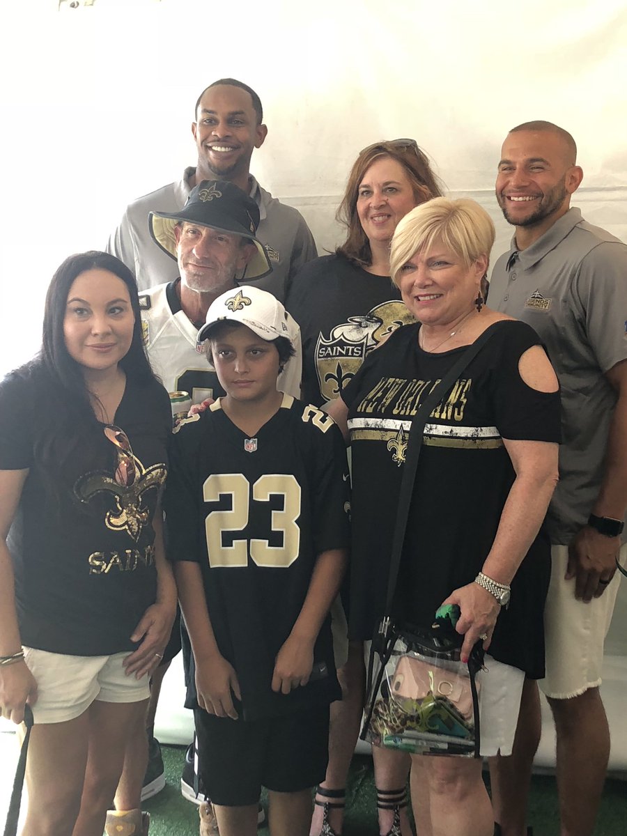 emeyers504's tweet photo. ⚜️@SaintsLegends @Saints @HallSaints WR Lance Moore (@LanceMoore16) and WR Robert Meachem (@R_Meachem17) taking pictures and engaging with season ticket holders yesterday on behalf of @dixiebrewco at training camp presented by @verizon! https://t.co/IT3mHxDk2o