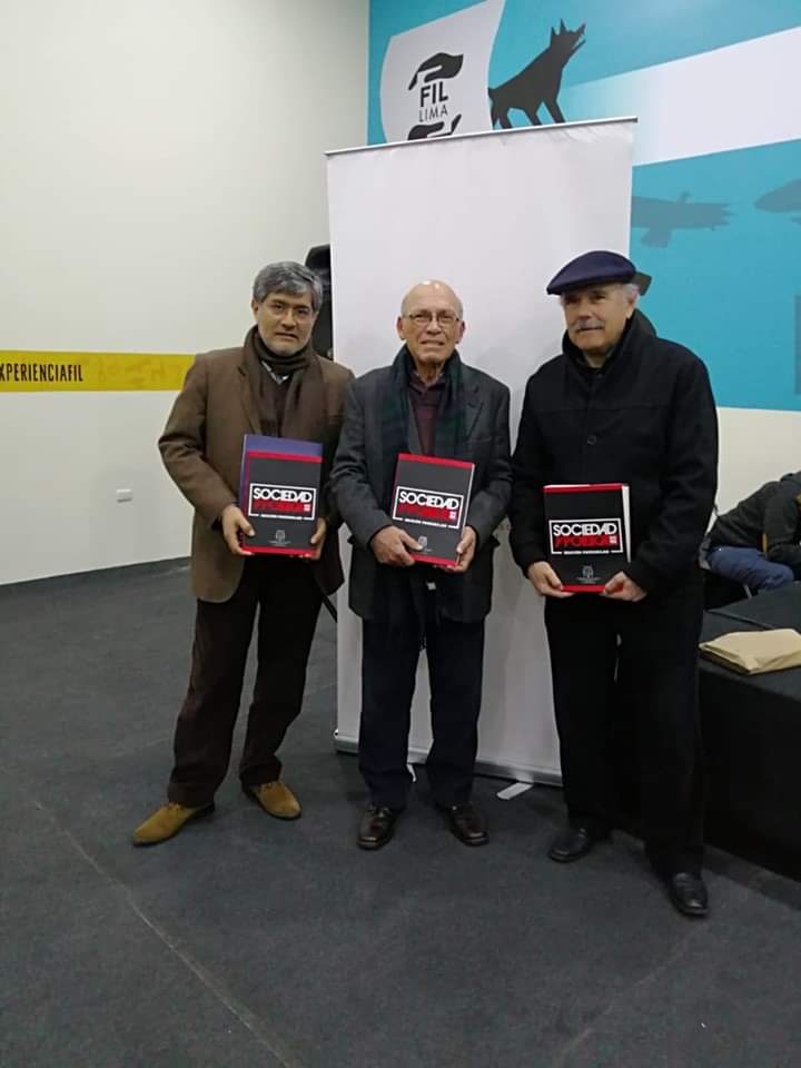 FondoEditUNMSM's tweet photo. Gracias a todos los que asistieron a la presentación de ayer, en la #FILLima2019, del libro «Sociedad y Política (1972-1983). Edición facsimilar» de Aníbal Quijano (dir.).
Recuerden que pueden adquirir esta notable obra en el #Stand183, hasta el 4 de agosto.
#ExperienciaFIL https://t.co/MCIoVYYKaM