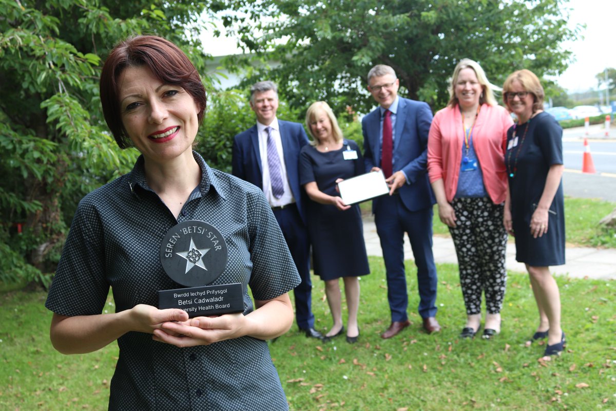 🌟🏆An Occupational Therapist who goes the extra mile for palliative care patients has won a North Wales NHS award. wales.nhs.uk/sitesplus/861/…