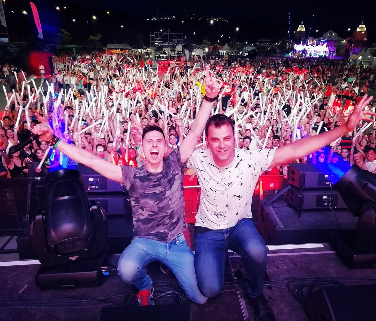 Así lo pasamos en <a href="/losalamosbeach/">Los Alamos Festival</a> 
Un año más, gracias a tod@s por una noche única!

<a href="/DjXaviAlfaro/">Xavi Alfaro</a> <a href="/urifarre/">URI FARRE</a> <a href="/europa_fm/">Europa FM</a>