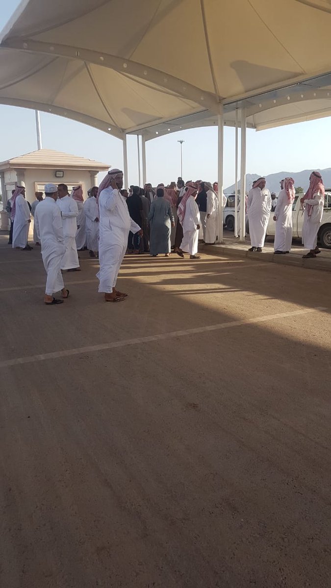a_gabre's tweet photo. #ابعاد_دلالين_عن_مهرجان_المدينه_للتمور
تواجدت الجهات الامنيه مساء اليوم الجمعه بداخل مهرجان المدينه تمورنا بركه بسبب منع بعض الدلالين من دخول المهرجان بالرغم من صحة اوراقهم الرسميه 
هل تتدخل الجهات المعنيه وتنصفهم لإنجاح المهرجان الذي يحظى بمتابعة من امير المنطقه ونائبه https://t.co/ZzdcldOTDc