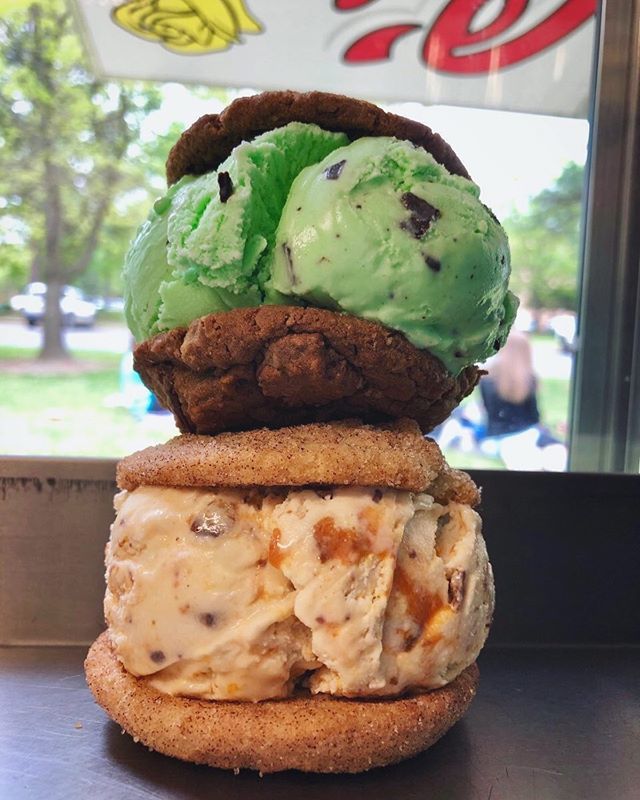 National Ice Cream Sandwich Day!!! 🍪🍦🍪
11:30-2:30 Southside Bank
1201 S Beckham Ave
⠀⠀⠀⠀⠀⠀⠀⠀⠀
#NationalIceCreamSandwichDay #IceCreamSandwich
#TylerTexas #TylerTX #DessertTruck #FoodTruck #PokeyOsTyler #GlutenFreeOptionsToday ift.tt/2Mzb9aR