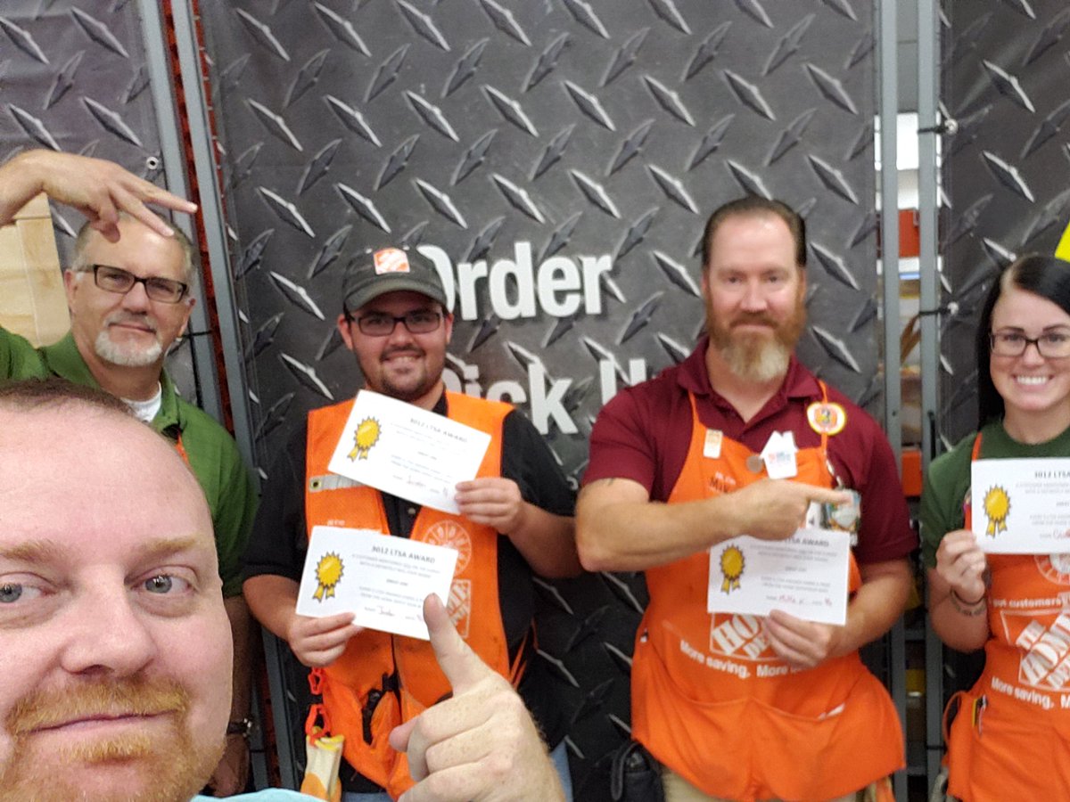 AlexMad2212's tweet image. Voc shout outs!!!! Cristianne, Mike V., and  Jordon with 2. Great job driving the customer service everyday!!