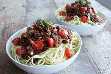 iontv's tweet photo. Zoodle bolognese is a thing and we are here for it. 🍝 RT if you have ever tried zoodles before! #IONTVKitchen https://t.co/CkBpmI2XRp https://t.co/tSHwSOgeaM