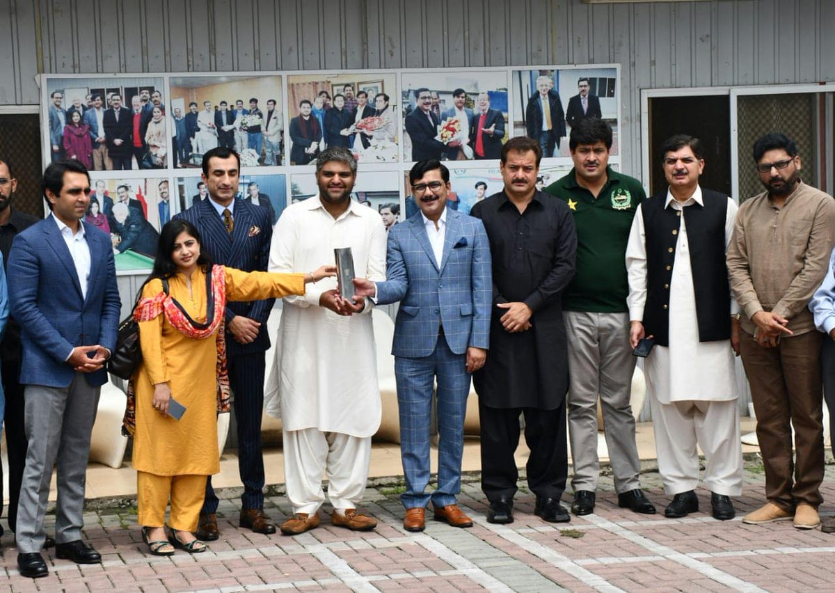 TeamZHQ's tweet photo. صدر نیشنل پریس کلب شکیل قرار کا پارلیمنٹرینز کرکٹ ورلڈ کپ کی فاتح ٹیم کے اعزاز میں استقبالیہ. اعزاز میں استقبالیہ میں زین قریشی، عمران خٹک، صداقت عباسی، مرتضی محمود، کوچ ایاز اکبر سمیت دیگر شریک ہوئے
@ZainHQ #IPCWC https://t.co/vO4ulYxABO
