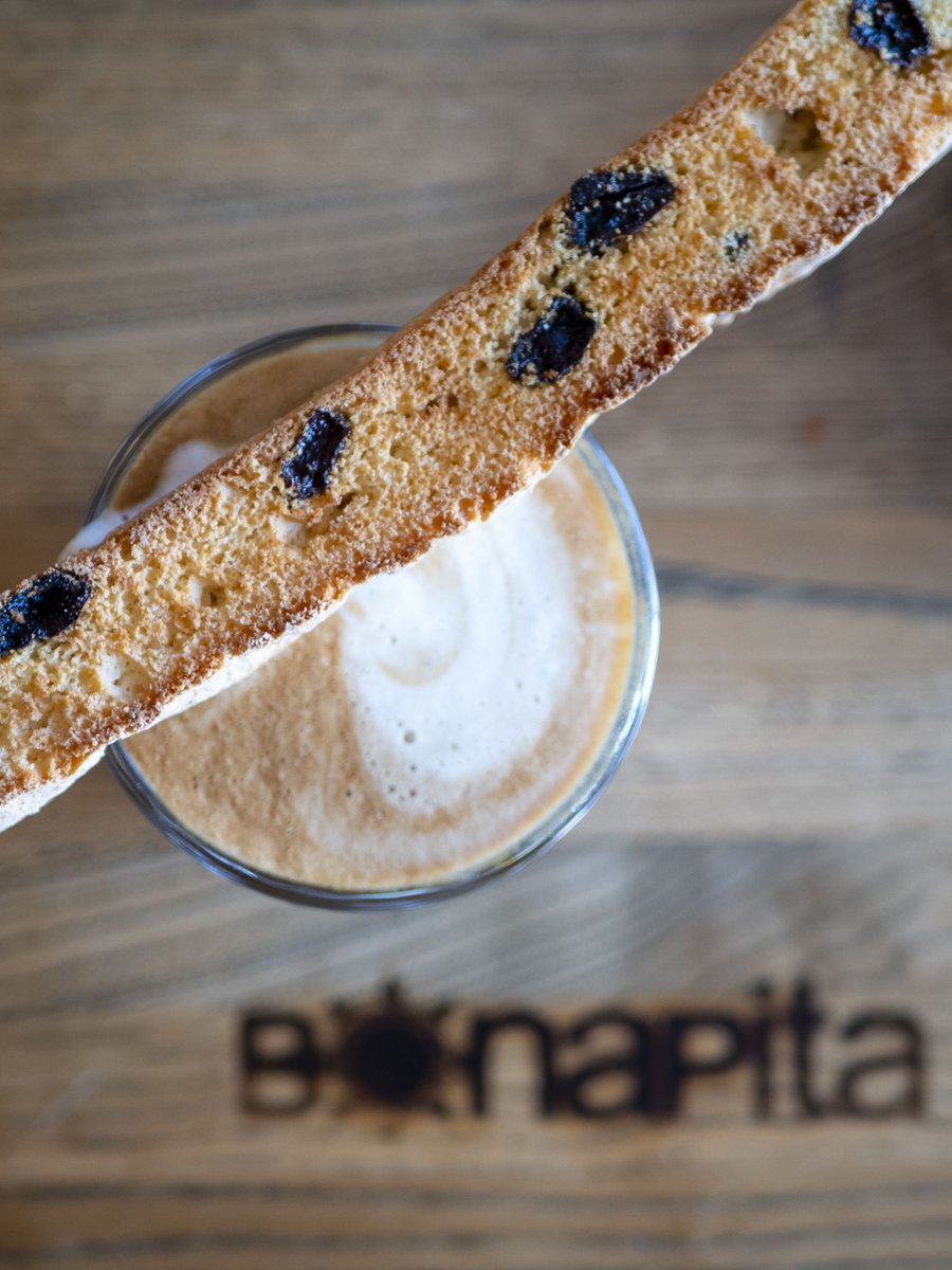 Our Cortado and Biscotti make a sweet duo! Who wants a taste? ☕️