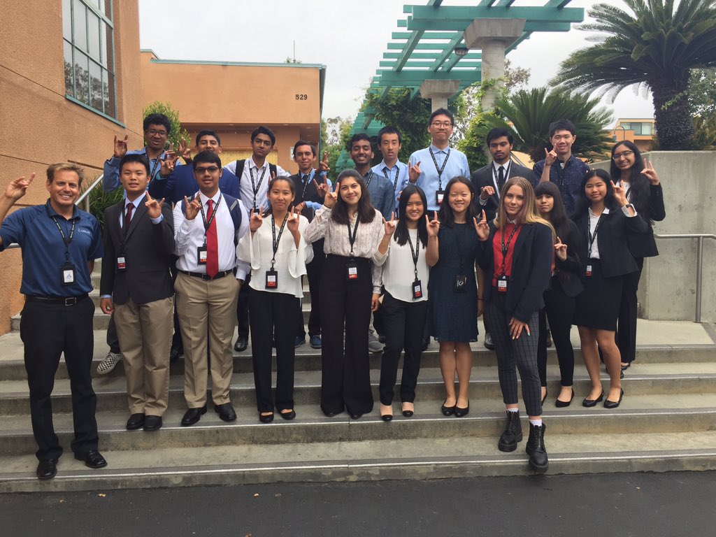 COSMOS_UCI's tweet photo. #Cluster2UnderstandingtheUniverse Presentation Day!!! https://t.co/bwDQ3wQpVr