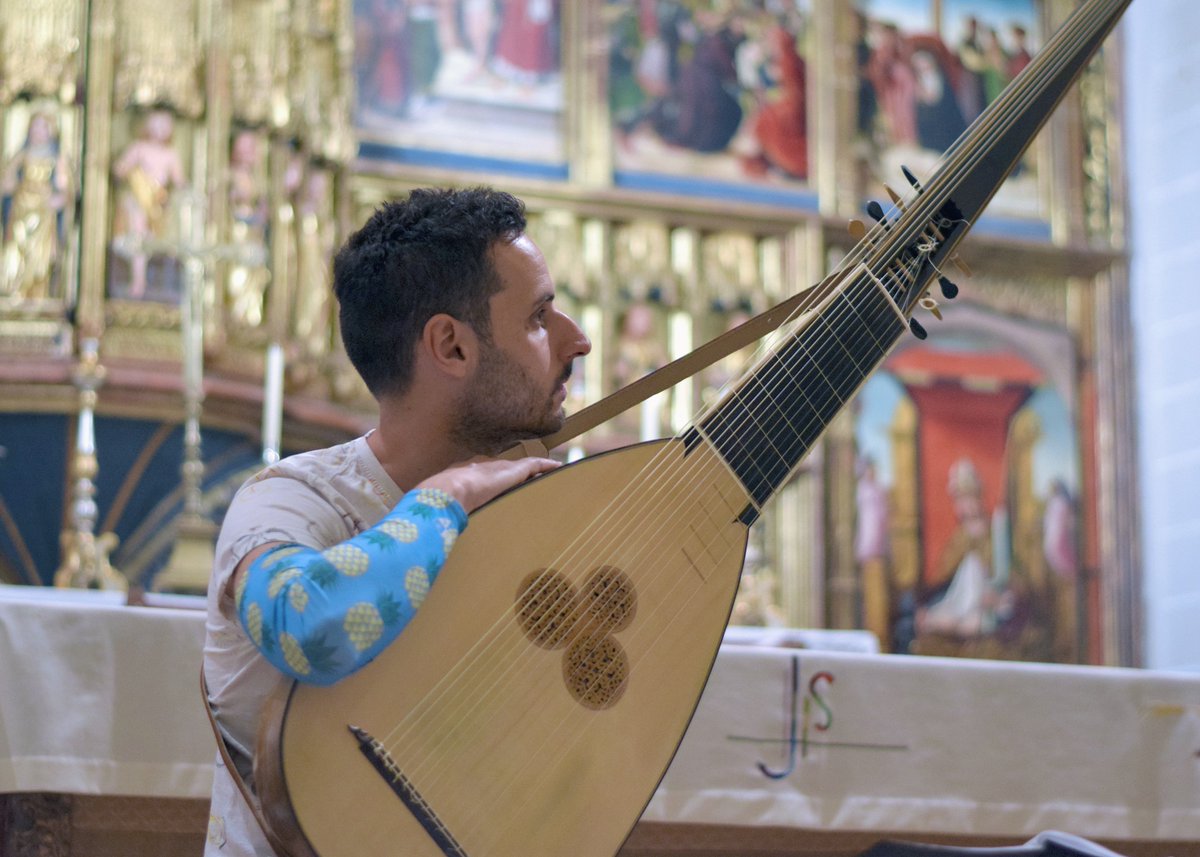 zapicopablo's tweet photo. FOTOS de anoche durante nuestra prueba acústica para el XXVIII @festivalcamino en la maravillosa Colegiata de #Bolea (Huesca).
https://t.co/MbP45rdEvo
#músicaantigua #earlymusic #tiorba #guitarrabarroca #theorbo #baroqueguitar #sanz #kapsperger @DPHuesca #FICS2019 #28FICS https://t.co/eWN7oyQUn5