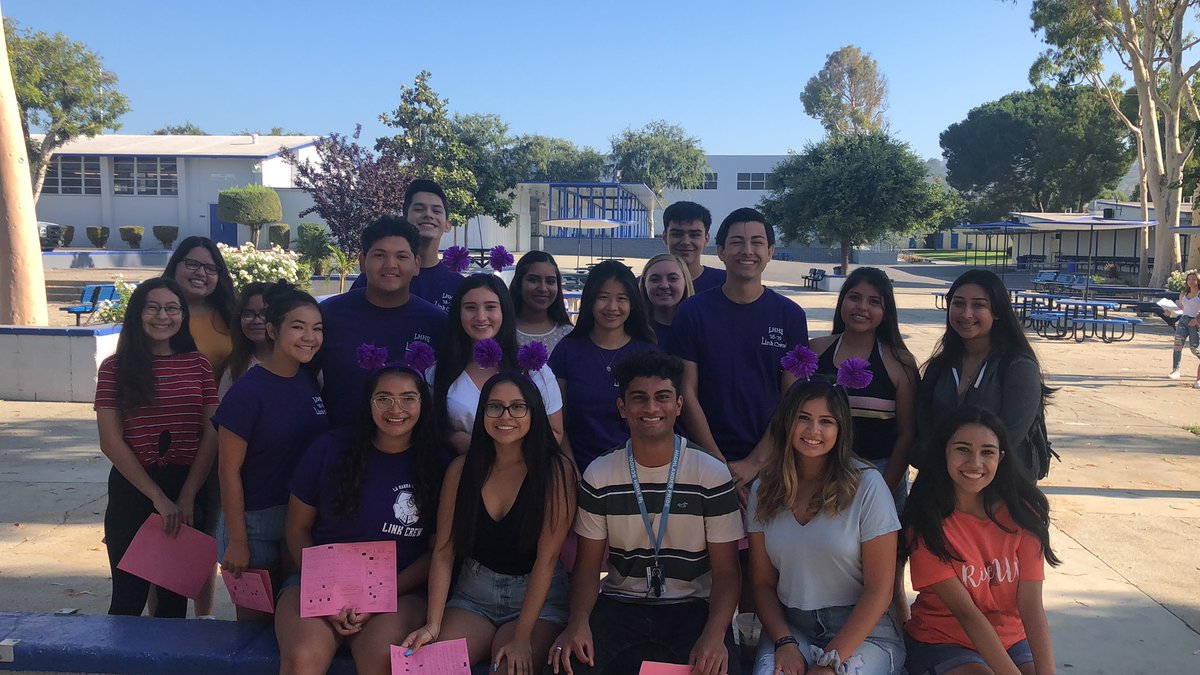 Our awesome Link Crew students ready for Freshmen Tours for Freshmen Orientation today! 🏴󠁧󠁢󠁳󠁣󠁴󠁿🏴󠁧󠁢󠁳󠁣󠁴󠁿 @fjuhsd_scambray <a href="/lhhs_linkcrew/">la habra link crew!!!</a> <a href="/LAHABRA_ASB/">LHHS ASB</a>