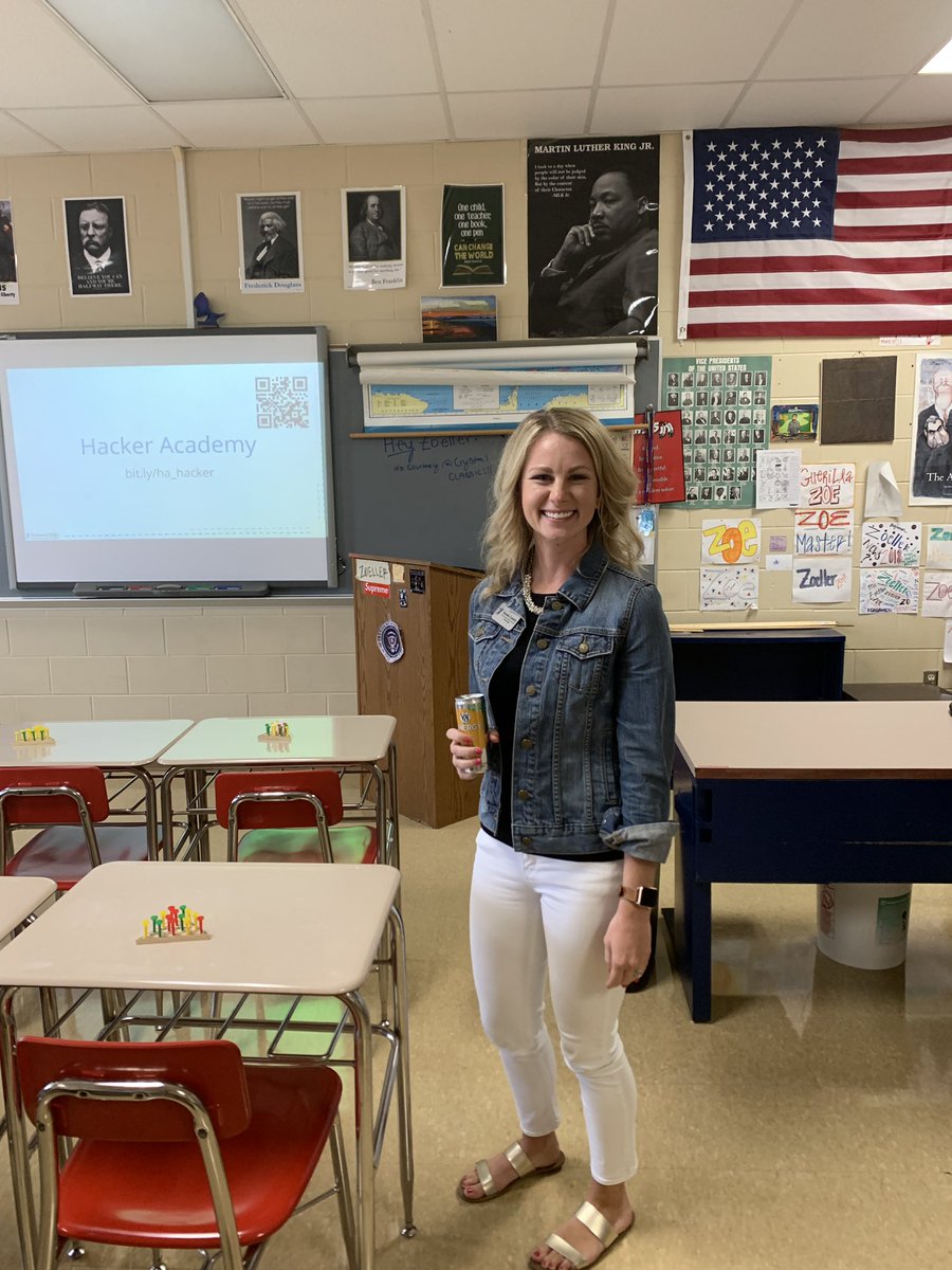 Katie_M_Ritter's tweet photo. Last session of the @HighAIMSNetwork conference... @brookenfranklin “Brookie” leading Hacker Academy! #highaims #fek12 @ForwardEdgeOH https://t.co/LD3qDid1F6