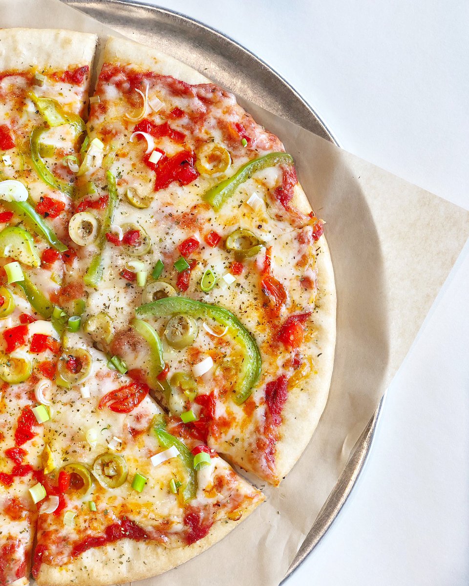 DellsPizzaLab's tweet image. It’s interesting to see what happens when you offer guests fully customizable personal pizzas, any topping they want, for one set price. Some people love ALL THE TOPPINGS and some people love to keep it classic. 

Which are you!?

#wisconsindells #allthetoppings #keepitsimple