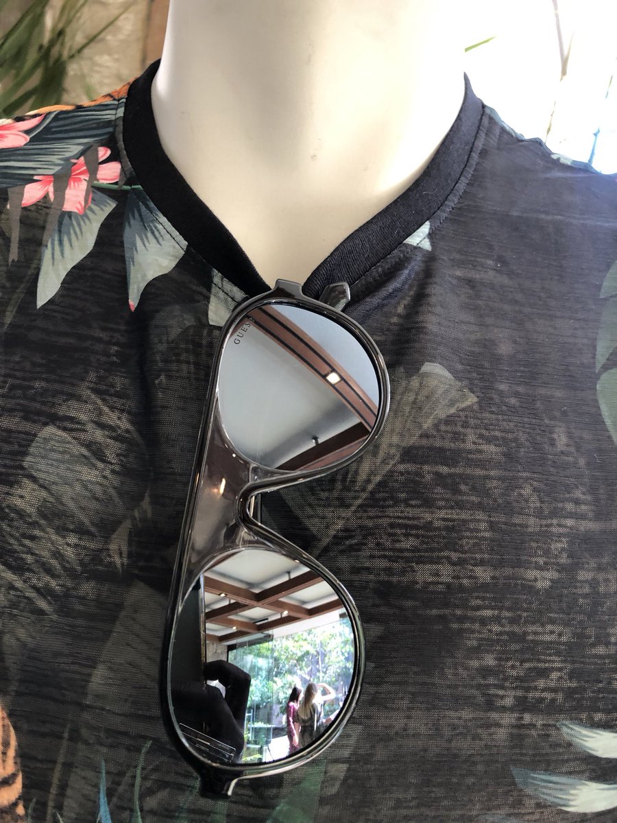 cloudsdrummond's tweet photo. I’ll fight the boys for these @guess SS19 shades and sneakers.
PS: The swimsuit with strategic palm prints also gets a 👍. Maybe even a 🤩.
#guesssa #guessfamily #loveguess https://t.co/TxKNQiCSWL