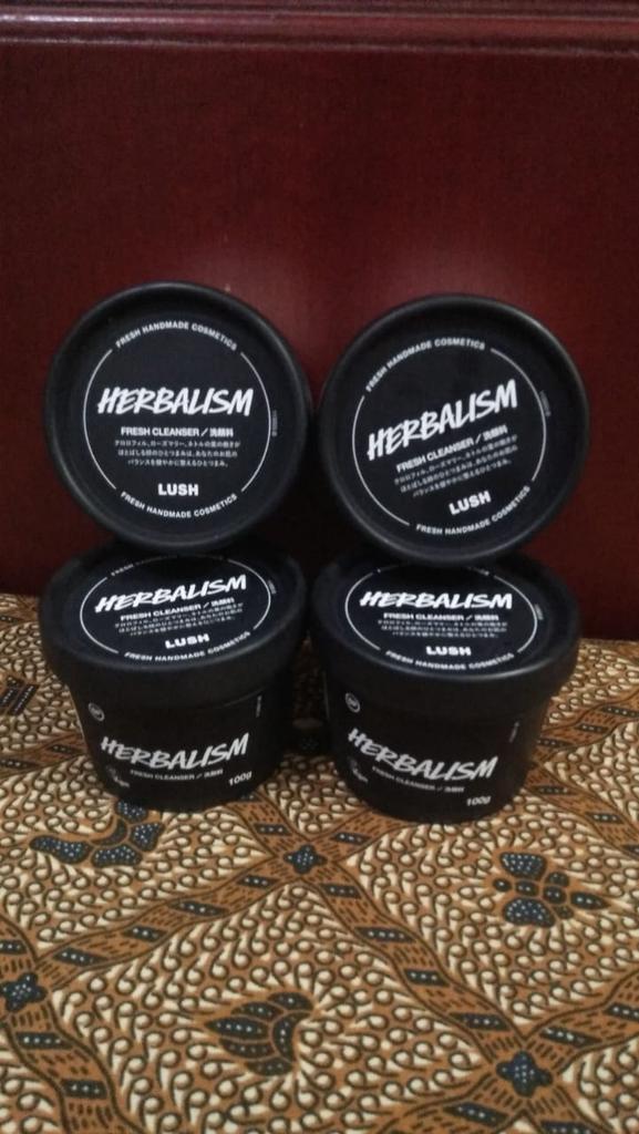 afrobeautyind's tweet photo. Ready Lush Herbalism Handcarry Jepang 18 July '19
Exp terlama di 4 toko lush

Minat Langsung WhatsApp : 082125520332

#lush #lushmurah #lushjepang #juallush #jastiplush #lushherbalism #lushindonesia https://t.co/Z40HPfOyPu