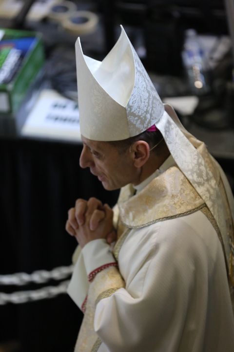NationalDialogu's tweet image. Bishop Frank Caggiano, celebrates the Closing Mass of the #voiceandvision conference.   #nationaldialogue