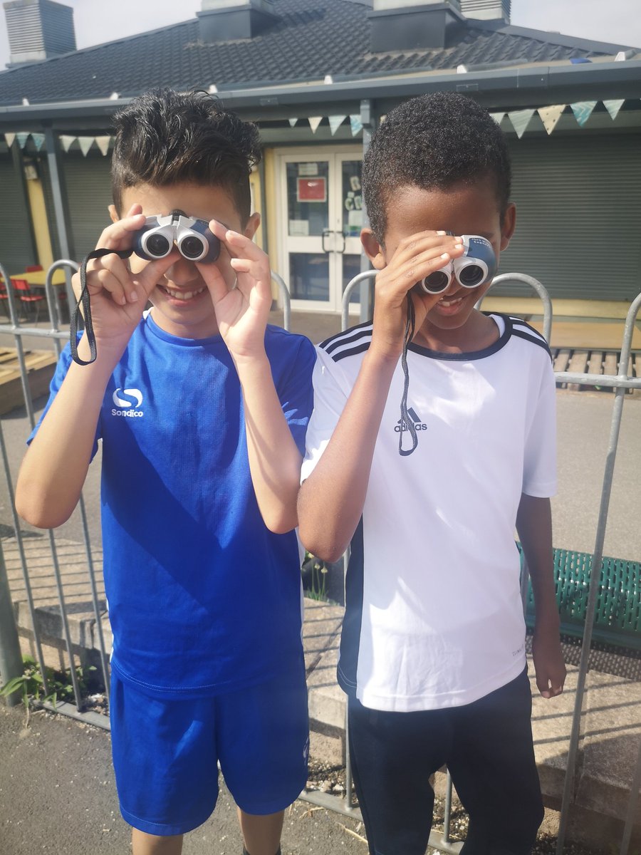 AdamsdownF's tweet photo. this morning we had some super cool equipment and our job was to hunt for bugs, flowers and signs of animals in the school grounds thanks @RSPBCymru 🐛🐜🐞🦗🐦🌻🌼🌷 @foodandfunwales https://t.co/m43RTXsa6A