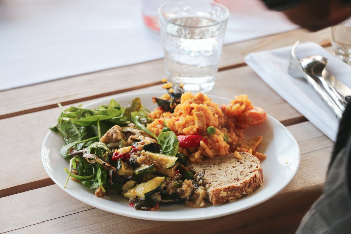 thebentway's tweet image. Another beautiful feast with @TheDepanneur at The Bentway! Last night at #CommunalTable, we enjoyed Spanish paella prepared by chef José Arato (@PimentonTO) 🍲