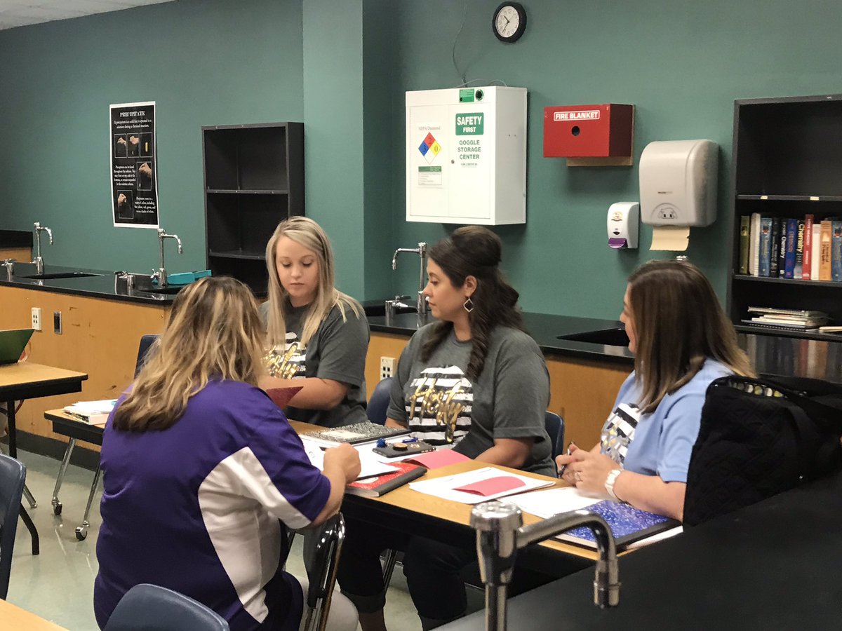 AngelaDuncan42's tweet photo. Loved presenting with my first grade friends and @holthippos @MaryMbpowell  @carlasmith817 ! Interactive journals don’t have to be stressful! #LufkinLearns #ShareLISD #DunbarTigerPride https://t.co/Cpmu9WVsr7