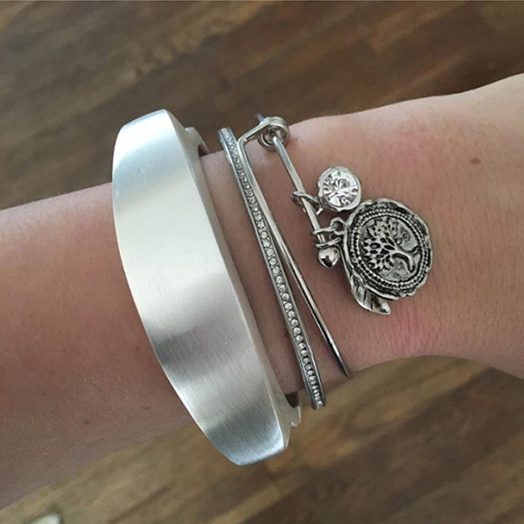 FunktionalWear's tweet photo. Our forever #bestseller, the TORY bracelet is chic, versatile, and never goes out of style! Perfect for hiding your #Fitbit Flex or Flex 2! https://t.co/fQudi2JLQA #wearabletech #fitness https://t.co/PElz5JvFhK