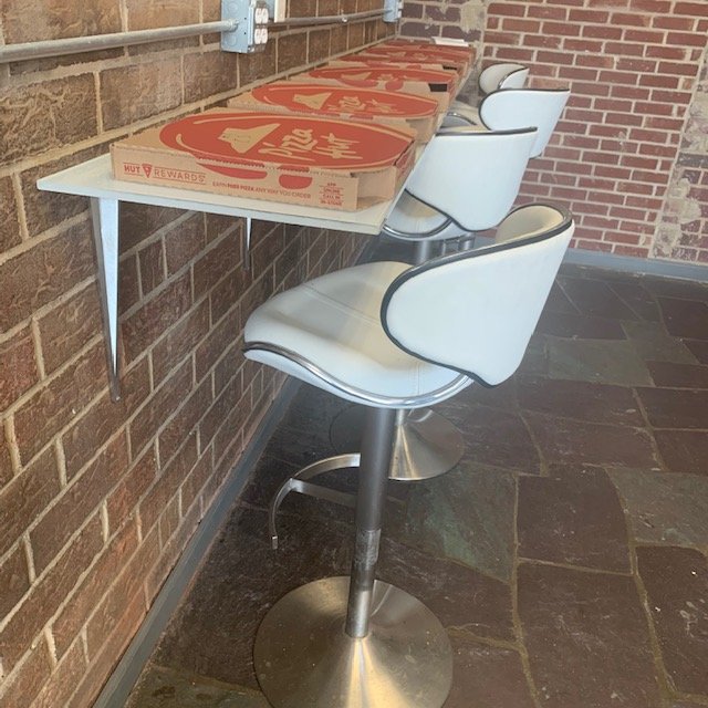 #pizzaparty🍕 #TGIF #worklunch <3 Check out that #federalbrace Chevron Countertop Support Bracket tho... ;) #oeveo #NOMARR #killarneymetals @federalbrace @killarneymetals @oeveo  @NOMARRSystem 🍕