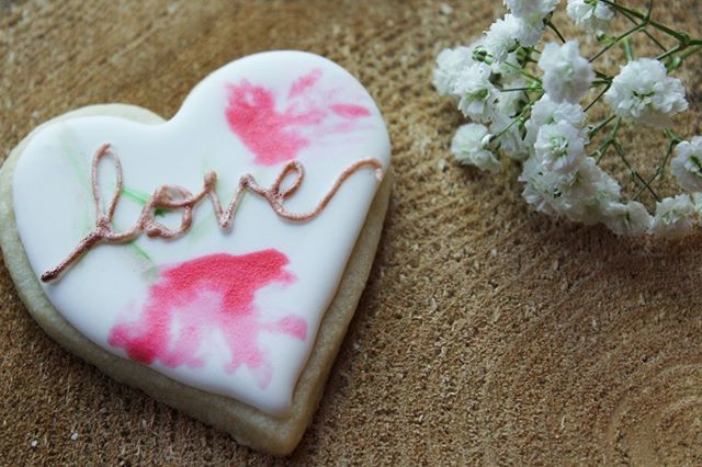 byjaclyn's tweet photo. Oh heyyy long weekend 🥰 
#byjaclyn #baking #love #bakinglove #sobestfriendsforfrosting #theeverygirl #delighful #canadianblogger #foodie #foodblogger #buzzfeedfoods #thekitchn #thatsdarling #instafood #foodblogfeed #buzzfeast #gastropost #sugarcookie… https://t.co/P0InMygAPO https://t.co/ufxGxRMXEy