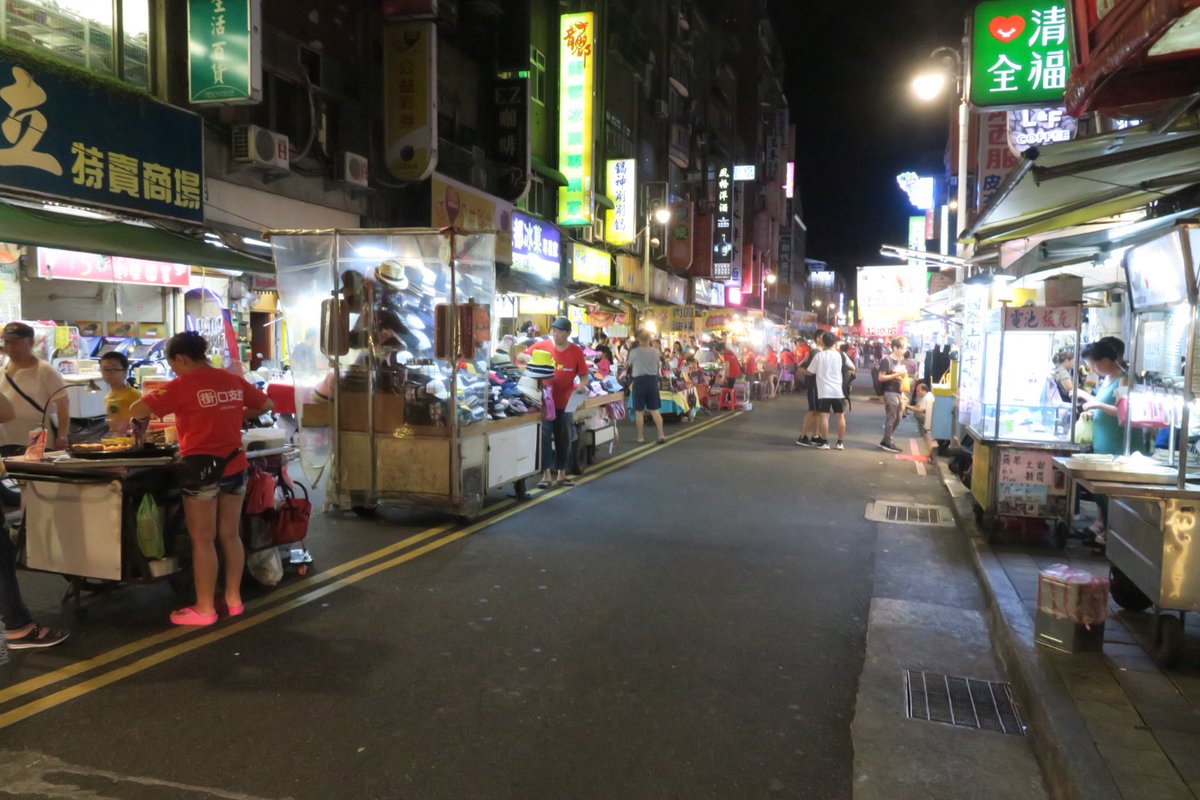 TongPluto's tweet photo. Huaxi street night market. OMG! Do much food I want to try@@ I have eat four type food already. I can’t eat too much >< https://t.co/4PgKaaydng